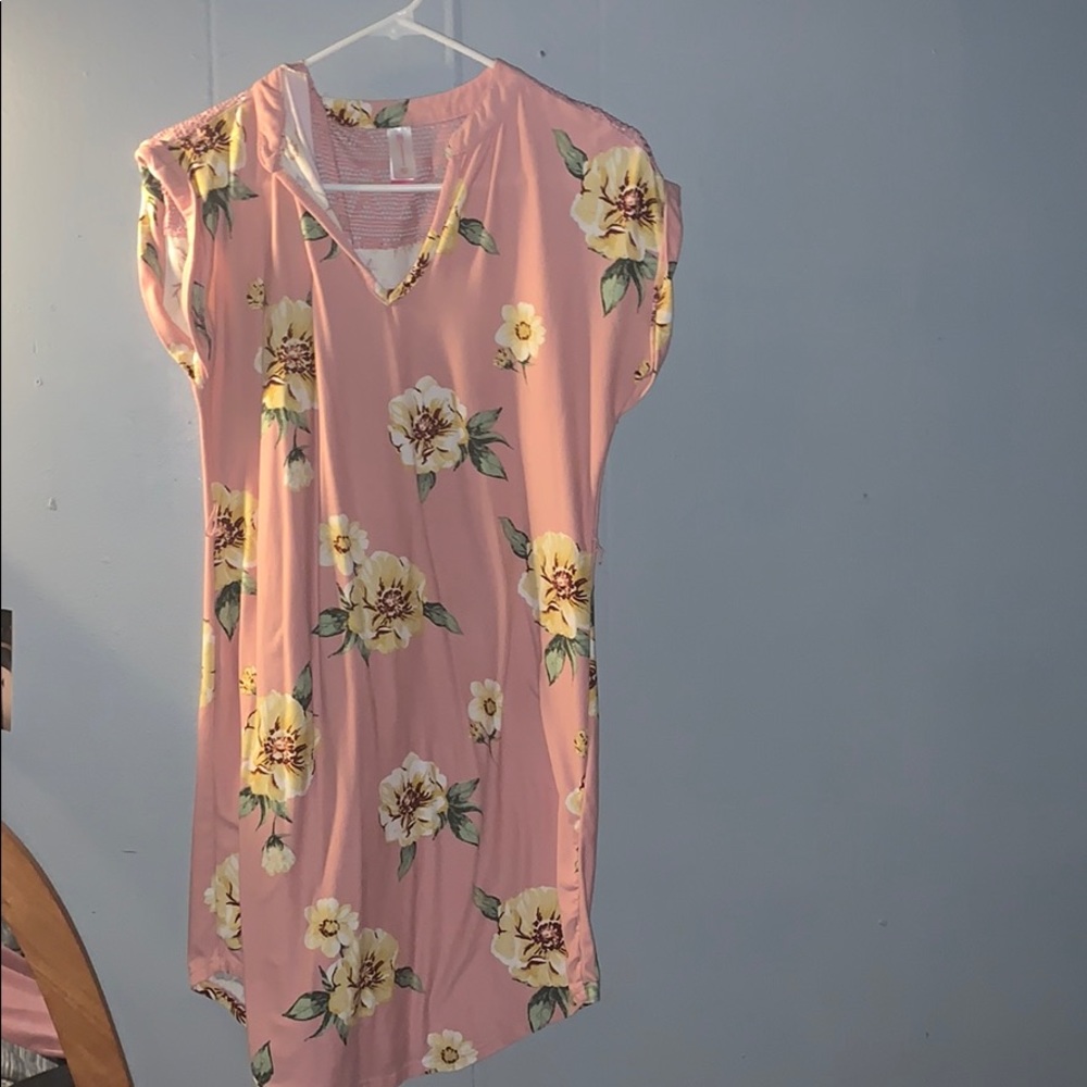 Dresses - Picture 4 of 5